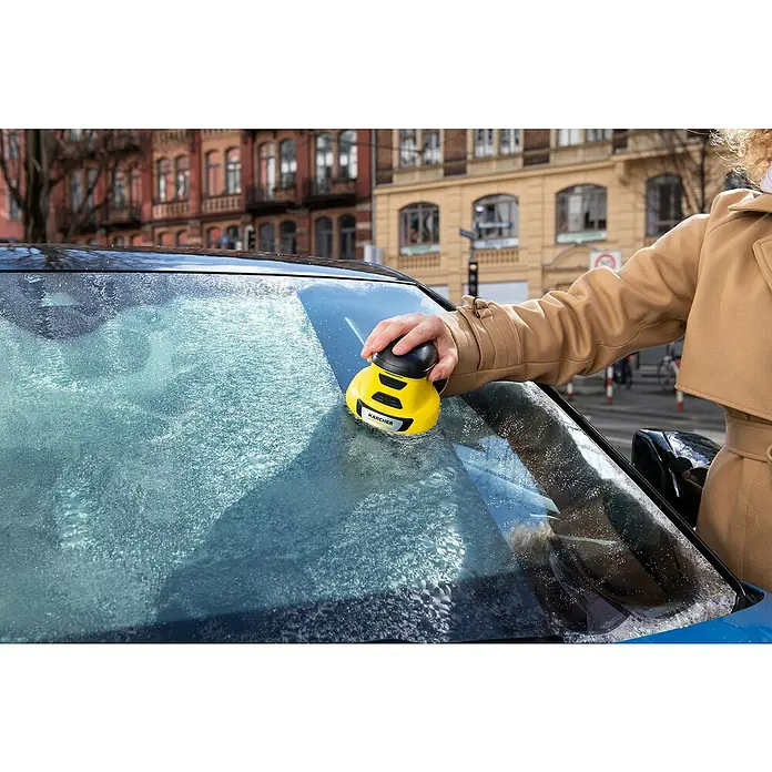Kärcher Rascador de hielo EDI 4 - Número de revoluciones máx.: 500 r.p.m., Iones de litio, 1 batería - Producto en uso