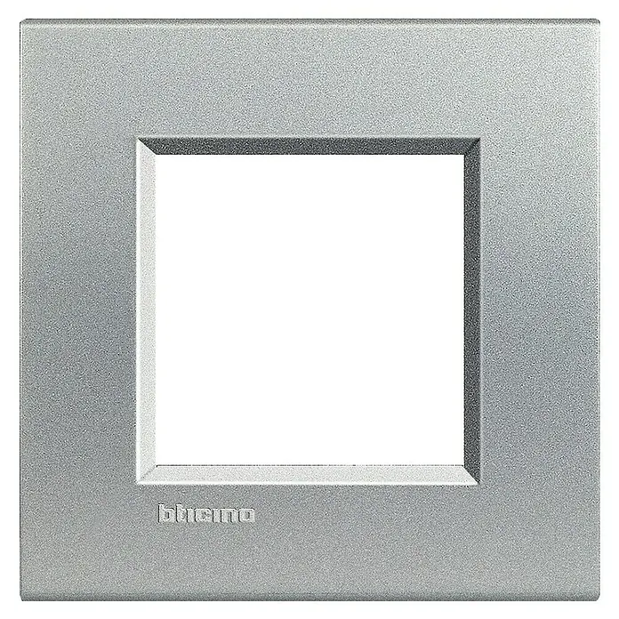 Bticino Living Light Marco - Aluminio, x 1, Plástico, Montaje en la pared - Vista frontal