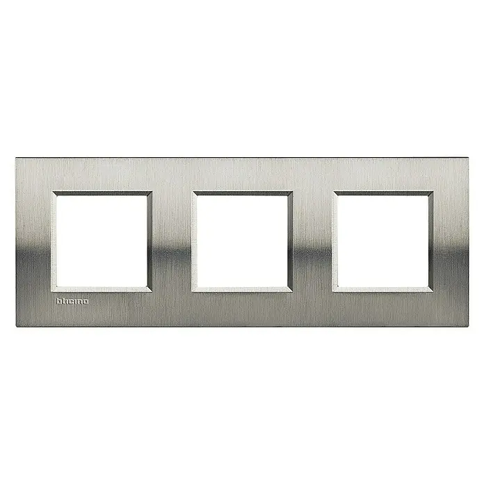 Bticino Living Light Marco - Acero, x 3, Plástico, Montaje en la pared - Vista frontal