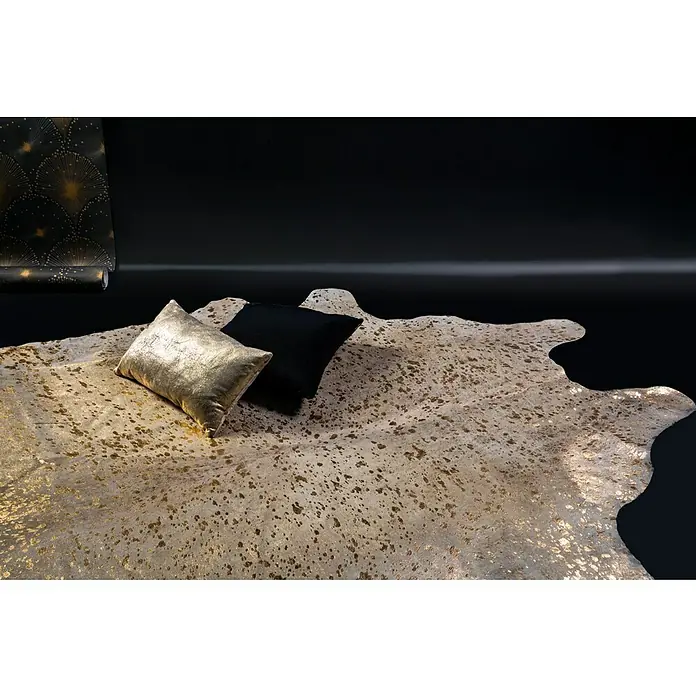 Esbeco Deko-Kuhfell Gefleckt - Gold, 100 % Echtfell, Fläche ca.: 3,5 m² - Stimmungsaufnahme