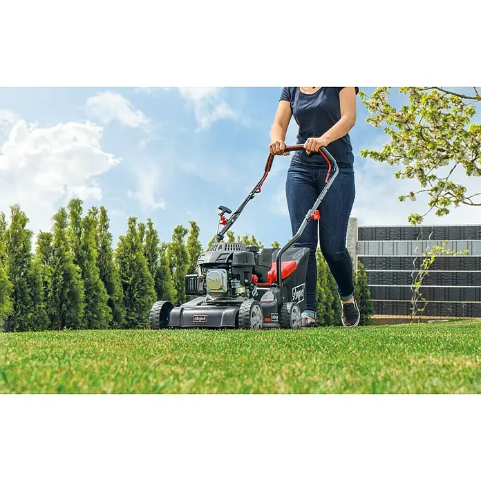 Scheppach Benzin-Rasenmäher MP132-40 - Schnittbreite: 40 cm - Anwendungsbeispiel