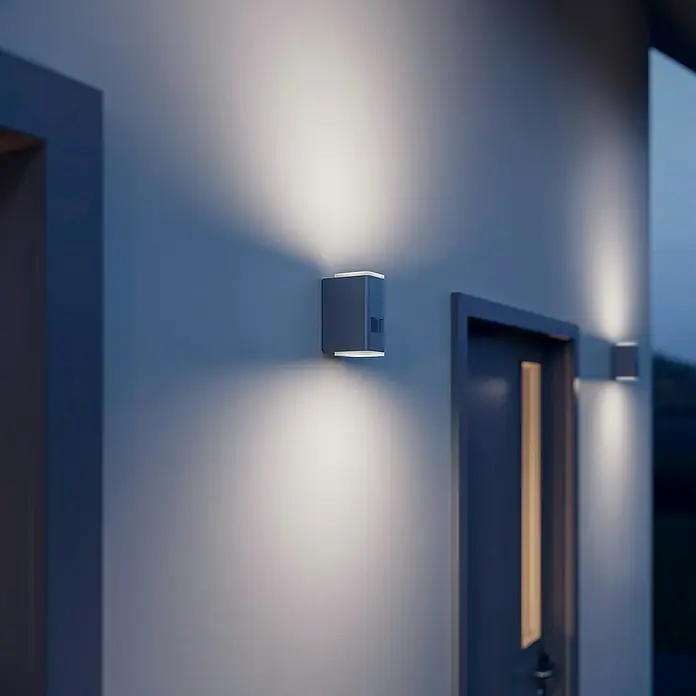 Steinel LED-Außenwandleuchte L 930 S anthrazit - 92 x 63 x 137 mm, IP44 - Stimmungsaufnahme