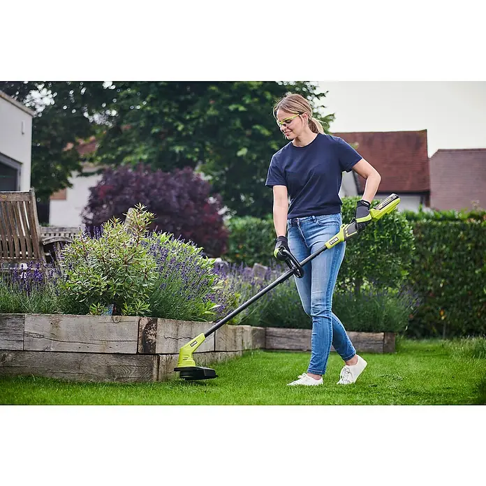 Ryobi Akku-Rasentrimmer RY36LT33A-0 - 36 V, Li-Ionen, Ohne Akku, Schnittbreite: 28 cm - 33 cm - Anwendungsbeispiel