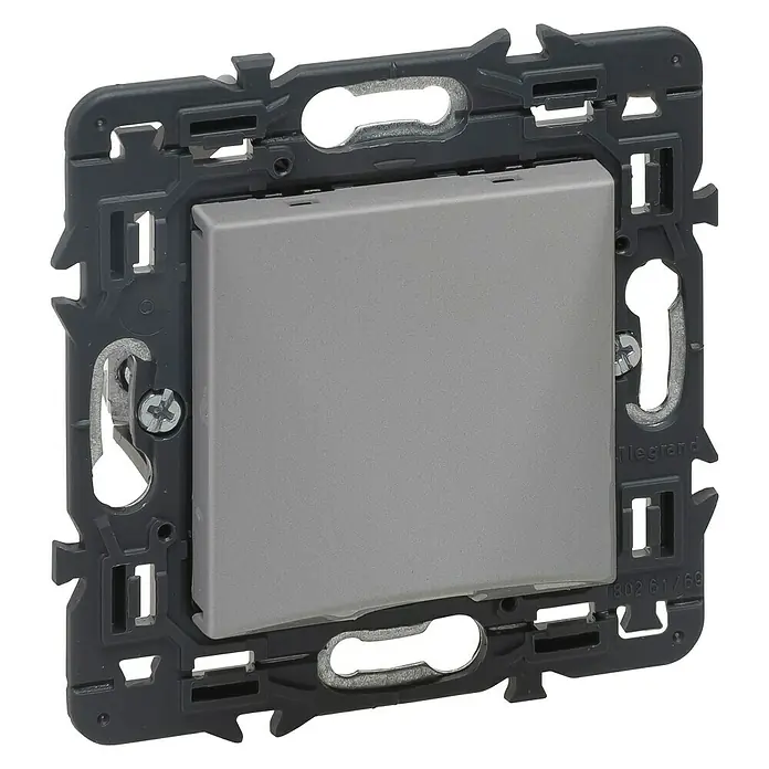 Legrand Valena Next Pasacables - Aluminio, Diámetro: 12 mm - Vista angular