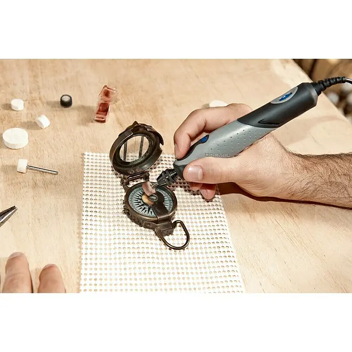 Dremel Višenamjenski alat 2050 Stylo + - 9 W, 22.000 okr/min, 16-dij. - Proizvod u upotrebi