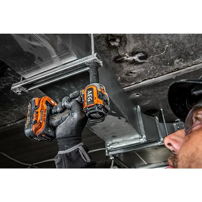 AEG Powertools Akku-Schlagbohrschrauber BSS18S12BL-0 - 18 V, Ohne Akku, Leerlaufdrehzahl: 0 U/min - 3.000 U/min - Anwendungsbeispiel