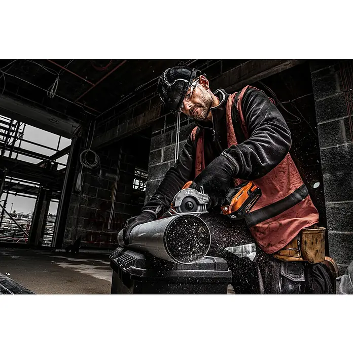 AEG Powertools Akku-Trennschleifer BMMS18SBL-0 - 18 V, Ohne Akku, Max. Leerlaufdrehzahl: 2.000 U/min - Anwendungsbeispiel