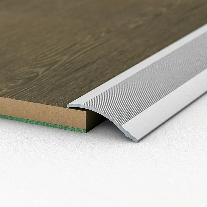 LOGOCLIC Anpassprofil 138 - Silber, 1 m x 38 mm, Montageart: Kleben - Detailaufnahme