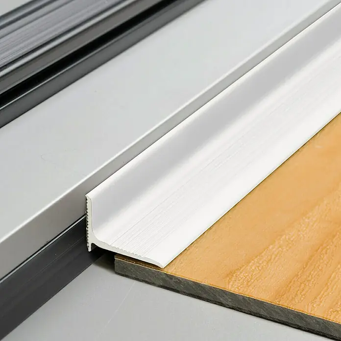 LOGOCLIC Abschlussprofil 290 - Weiß, 2,5 m x 20 mm x 13 mm, Montageart: Kleben - Detailaufnahme