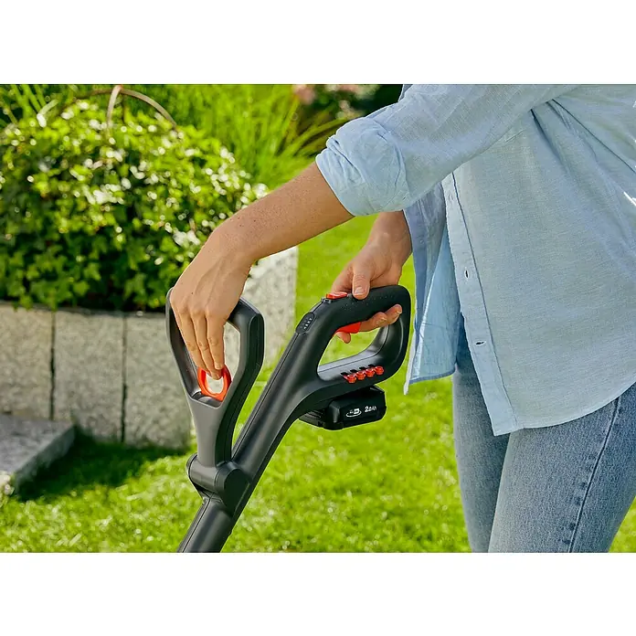 Gardena ComfortCut Akumulatorski trimer 23 / 18V-P4A - 18 V, Litij-ionska, 1 baterija, Širina reza: 23 cm - Proizvod u upotrebi