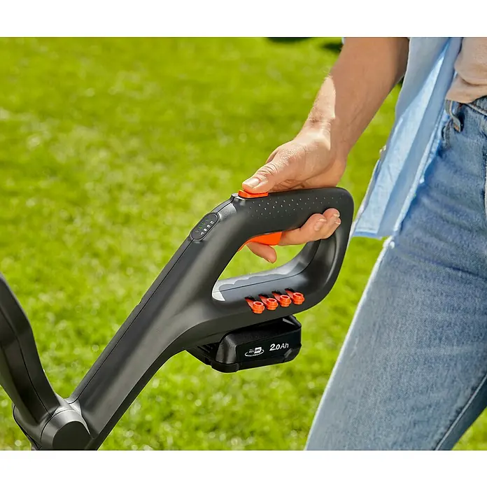 Gardena ComfortCut Akumulatorski trimer 23 / 18V-P4A - 18 V, Litij-ionska, 1 baterija, Širina reza: 23 cm - Proizvod u upotrebi