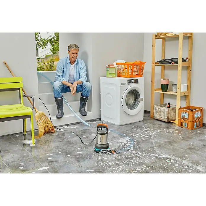 Gardena Tauchpumpe 19500 Aquasensor - 860 W, Max. Fördermenge: 19.500 l/h, Geeignet für: Sauberes & verschmutztes Wasser - Anwendungsbeispiel