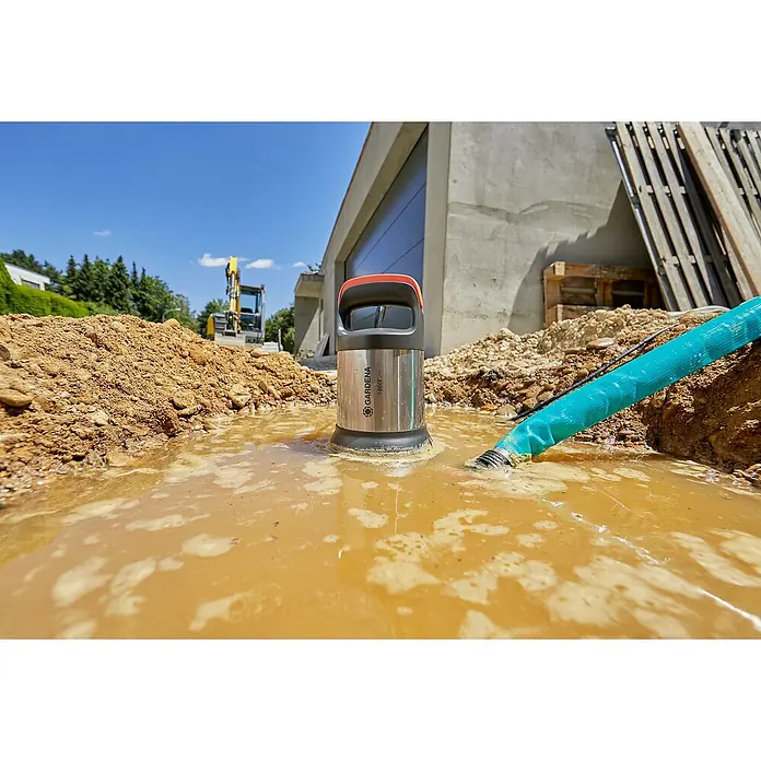 Gardena Tauchpumpe 19500 Aquasensor - 860 W, Max. Fördermenge: 19.500 l/h, Geeignet für: Sauberes & verschmutztes Wasser - Anwendungsbeispiel