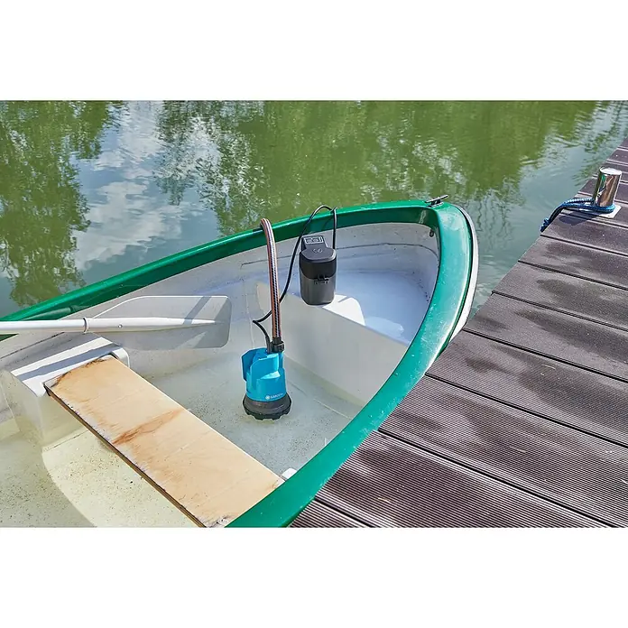 Gardena Akku-Klarwasserpumpe 2000/2 18V P4A - 18 V, 1 Akku, Max. Fördermenge: 2.000 l/h - Anwendungsbeispiel