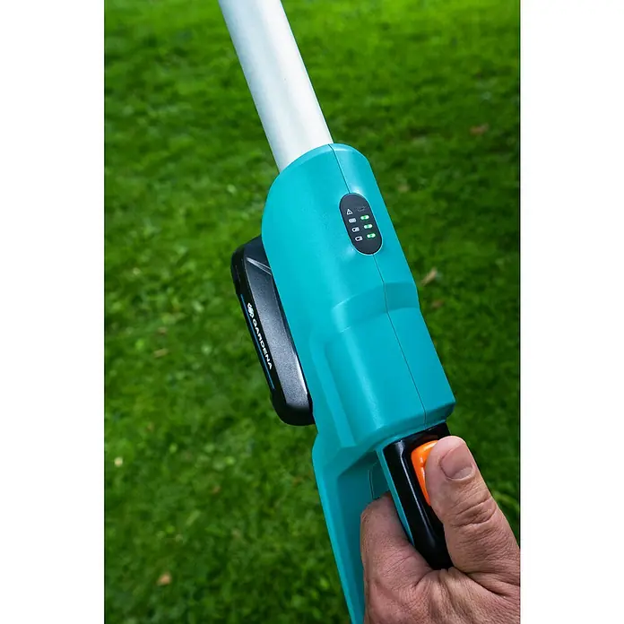 Gardena Akumulatorska teleskopska pila - 18 V, 1 baterija, Dužina mača: 20 cm - Proizvod u upotrebi