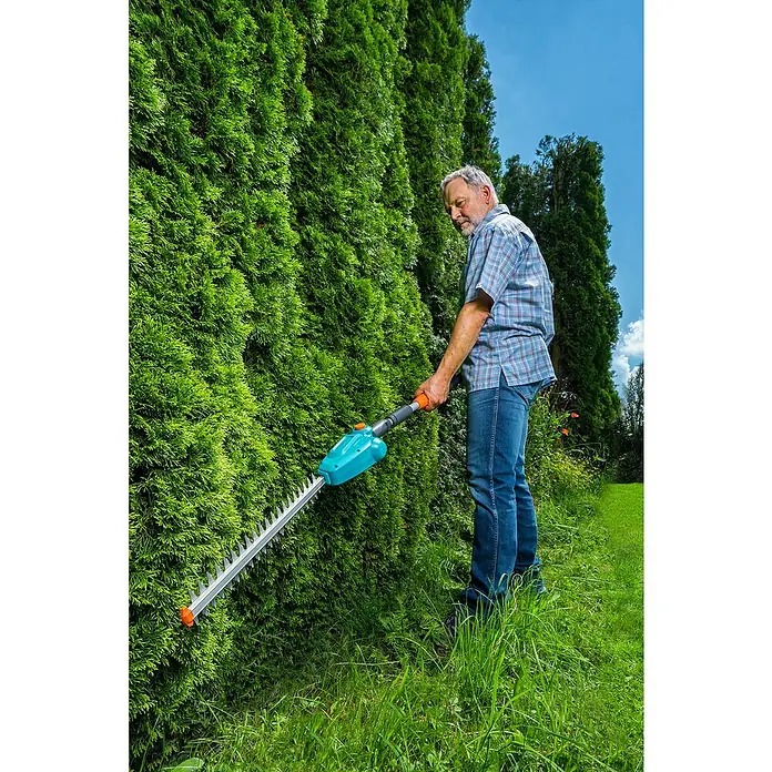 Gardena Teleskopske škare za živicu - 18 V, 1 baterija, Dužina mača: 42 cm - Proizvod u upotrebi