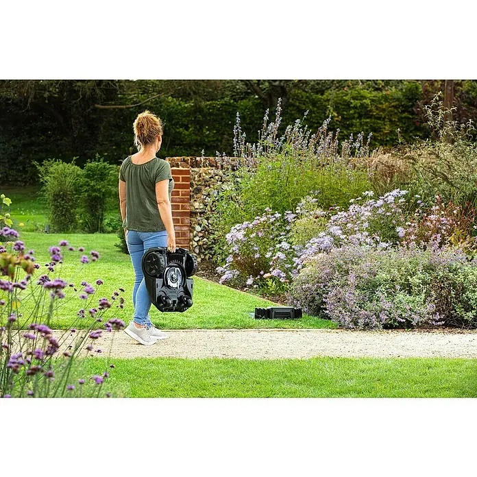 Bosch Robotska kosilica Indego XS 300 - 18 V, Litij-ionska, 2,5 Ah, 1 baterija, Maksimalna preporučena površina: 300 m² - Proizvod u upotrebi