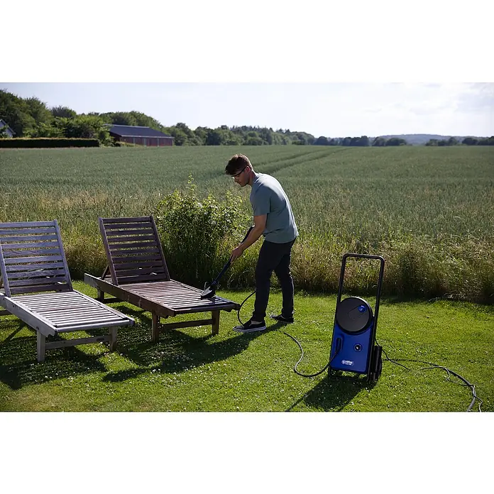 Nilfisk Hochdruckreiniger Core 140-6 PowerControl - 1.800 W, Max. Druck: 140 bar, Fördermenge: 474 l/h - Anwendungsbeispiel