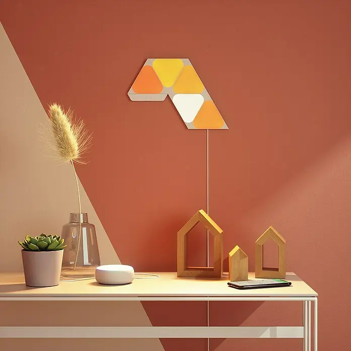 Nanoleaf LED-Panel Shapes Mini Triangles 5er Starter Set 2. Generation - L x B x H: 10 x 11,5 x 0,6 cm, Weiß, RGBW - Stimmungsaufnahme