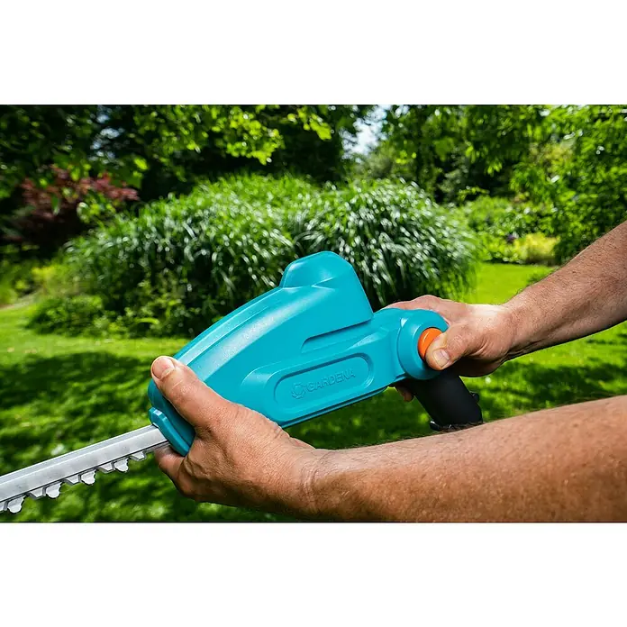 Gardena Teleskopske škare za živicu - 18 V, Bez akumulatora, Dužina mača: 42 cm - Proizvod u upotrebi
