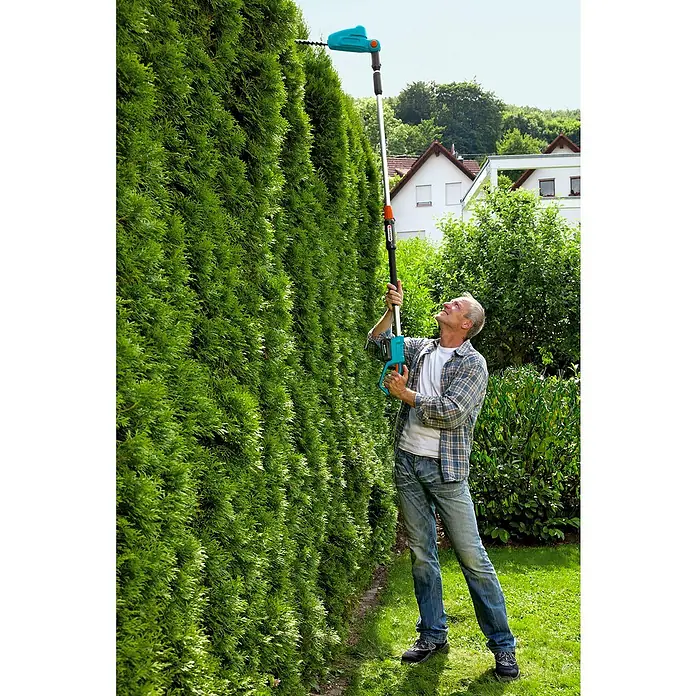 Gardena Teleskopske škare za živicu - 18 V, Bez akumulatora, Dužina mača: 42 cm - Proizvod u upotrebi