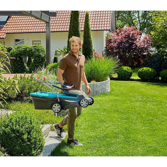 Gardena Akumulatorska kosilica PowerMax™ 32/36V P4A - 36 V, 2 baterije, 2,5 Ah, Širina reza: 32 cm - Proizvod u upotrebi