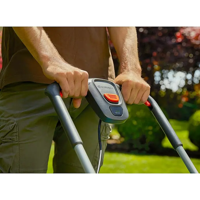 Gardena Akumulatorska kosilica PowerMax™ 32/36V P4A - 36 V, 2 baterije, 2,5 Ah, Širina reza: 32 cm - Proizvod u upotrebi