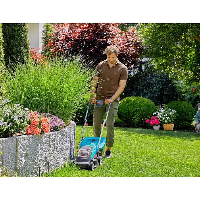 Gardena Akumulatorska kosilica PowerMax™ 32/36V P4A - 36 V, 2 baterije, 2,5 Ah, Širina reza: 32 cm - Proizvod u upotrebi