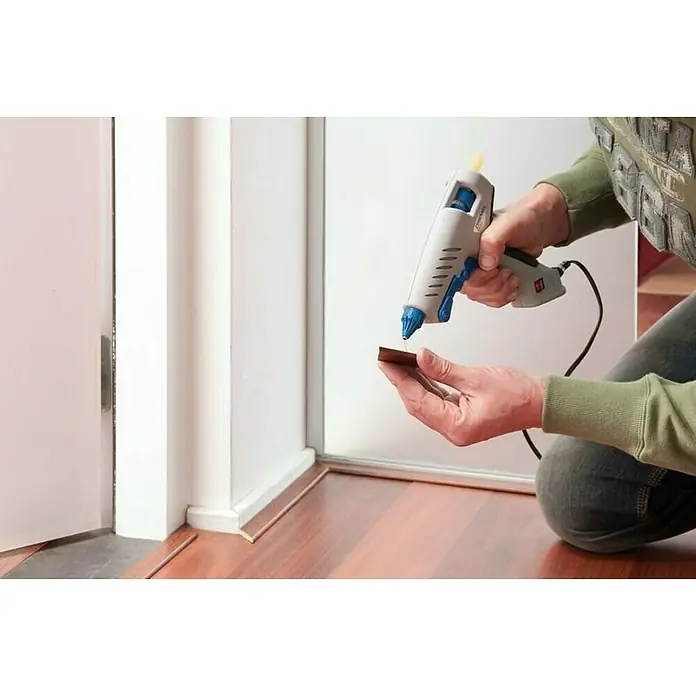 Dremel Heißklebepistole 940-3 - Durchmesser Klebepatrone: 11/12 mm, Aufheizzeit: 5 min - 7 min, Arbeitstemperatur: 195 °C - Anwendungsbeispiel