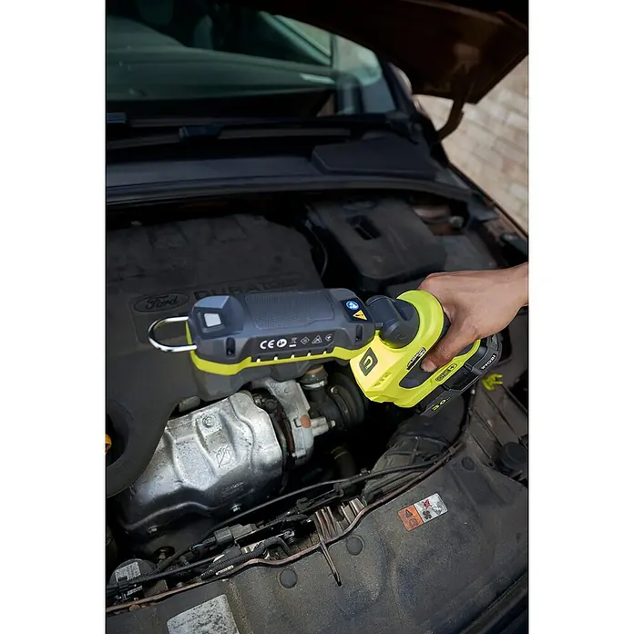 Ryobi ONE+ Luz de trabajo LED R18ALP - 18 V, Iones de litio, Sin batería, 900 lm - Producto en uso