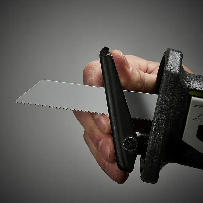 Ryobi ONE+ Sierra de sable de batería R18RS-0 - 18 V, Sin batería, 2.900 carreras/min. - Primer plano