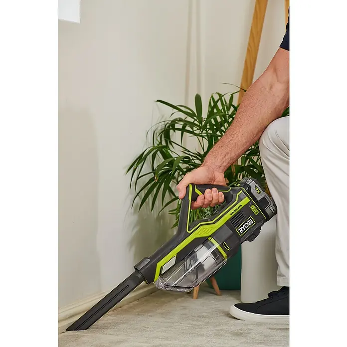 Ryobi ONE+ Akku-Handstaubsauger R18SV7-0 - 18 V, Ohne Akku, 0,5 l - Anwendungsbeispiel