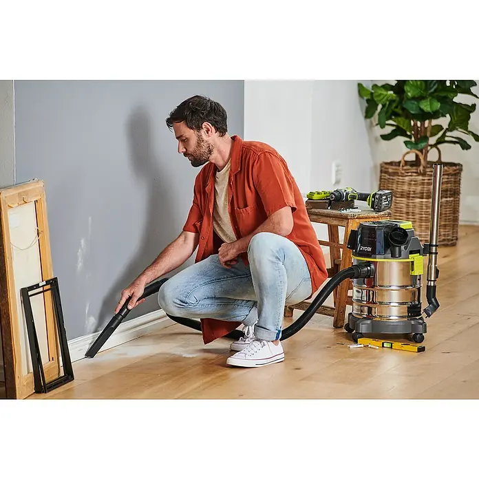 Ryobi ONE+ Aspirador en seco y húmedo de batería R18WDV-0 - 18 V, Sin batería, 18 l - Producto en uso