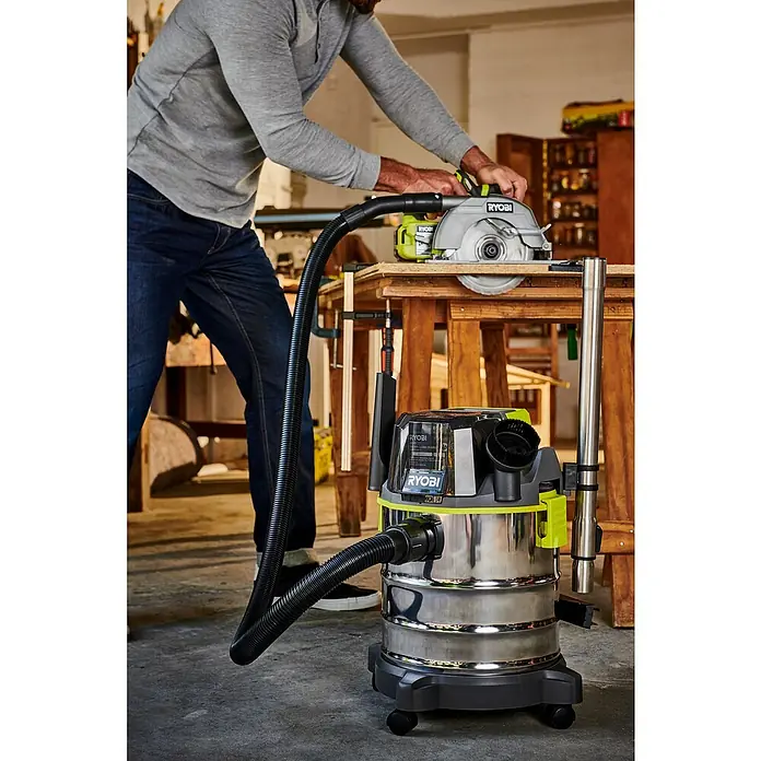 Ryobi ONE+ Akku-Nass-Trockensauger R18WDV-0 - 18 V, Ohne Akku, 18 l - Anwendungsbeispiel