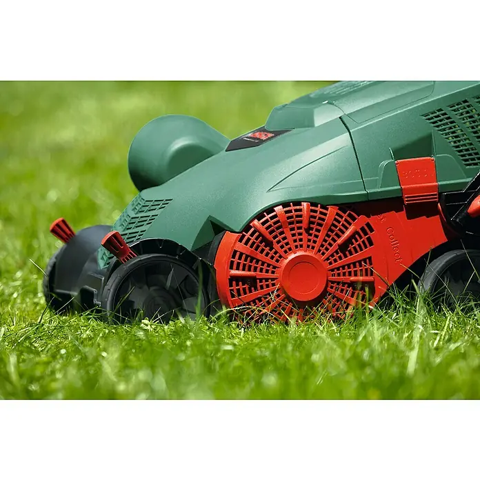 Bosch Rasenlüfter UniversalRake 900 - 900 W, Arbeitsbreite: 32 cm - Stimmungsaufnahme
