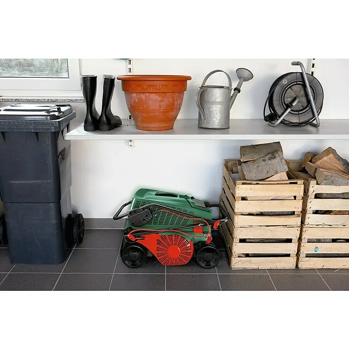 Bosch Rasenlüfter UniversalRake 900 - 900 W, Arbeitsbreite: 32 cm - Stimmungsaufnahme