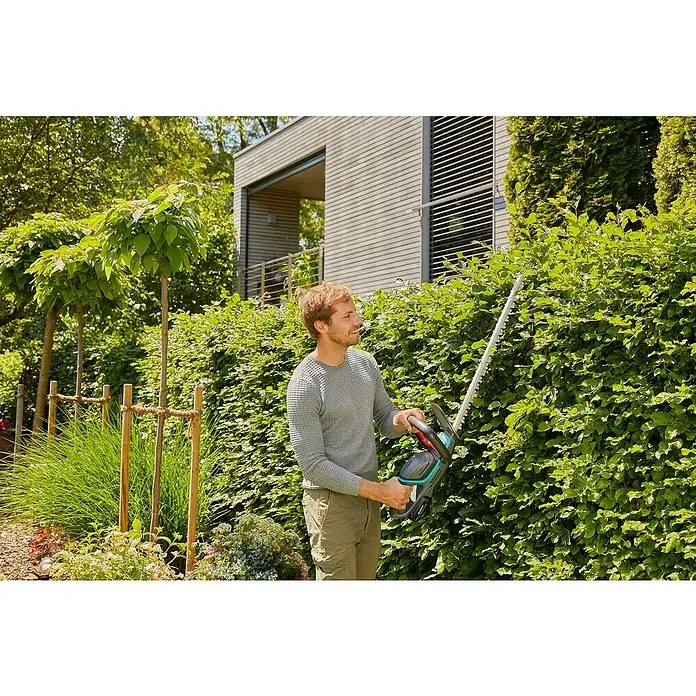 Gardena ComfortCut Akumulatorske škare za živicu 60 / 18V P4A - 18 V, 1 baterija, Dužina mača: 60 cm - Proizvod u upotrebi