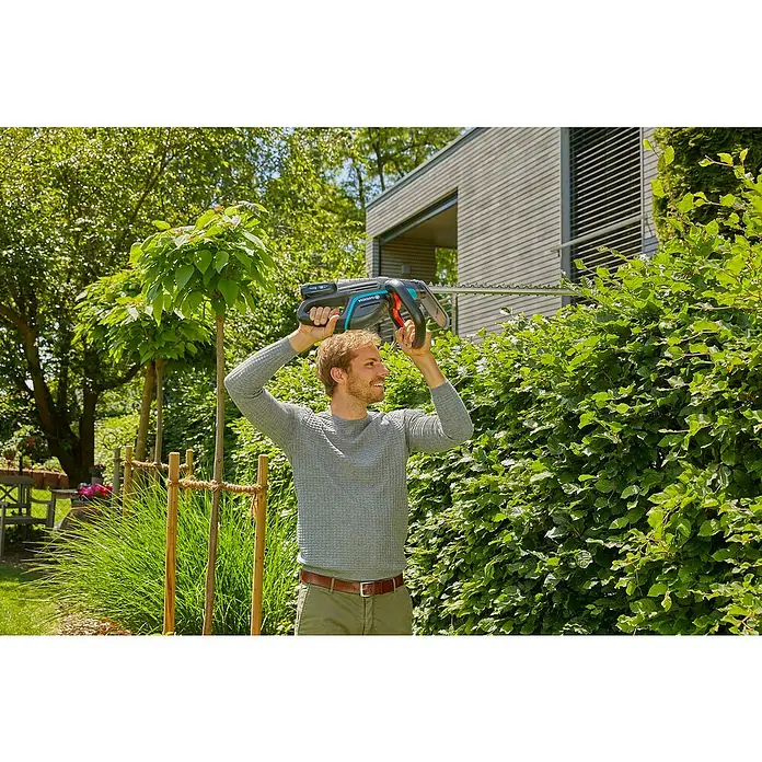 Gardena ComfortCut Akumulatorske škare za živicu 60 / 18V P4A - 18 V, 1 baterija, Dužina mača: 60 cm - Proizvod u upotrebi