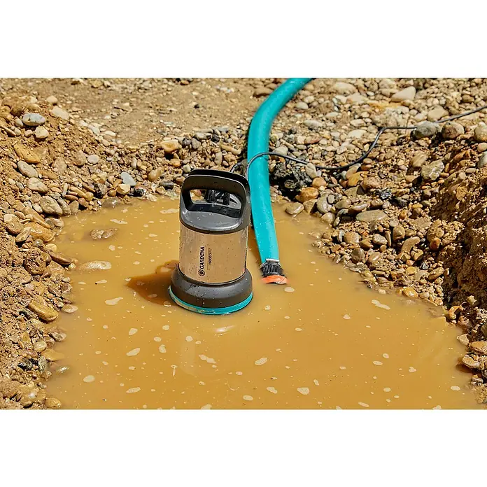 Gardena Schmutzwasserpumpe 16000 - 450 W, Max. Fördermenge: 16.000 l/h - Anwendungsbeispiel