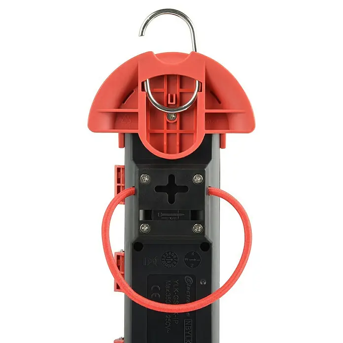 Base de enchufe para estancias con humedad - x 4, 4 m, IP44, Negro/Rojo - Primer plano
