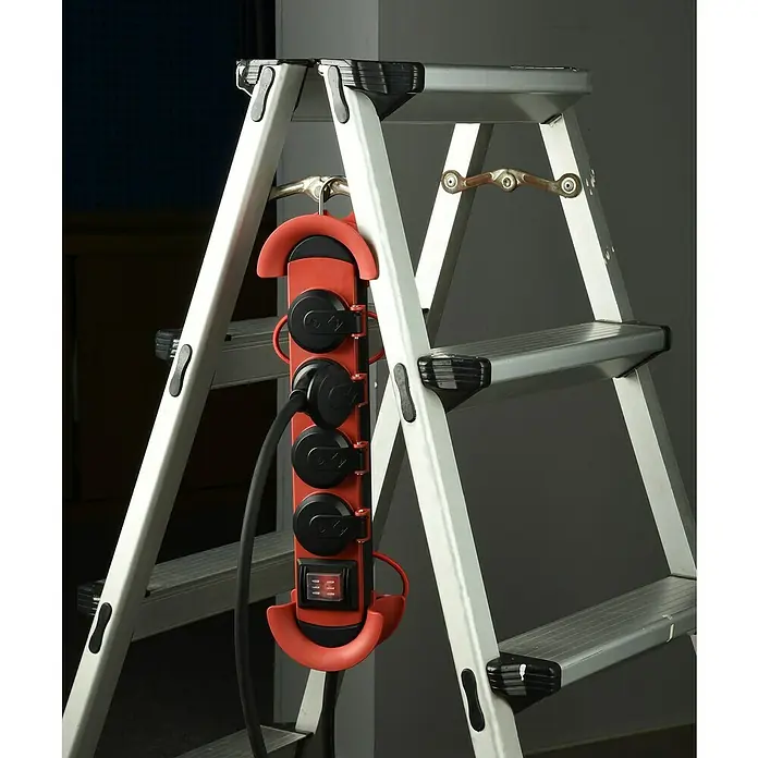 Feuchtraum-Steckdosenleiste - 4-fach, 4 m, IP44, Schwarz/Rot - Detailaufnahme