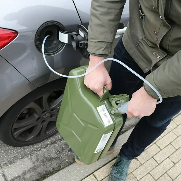 Carpoint Universele sifonpomp - Transparant - Toepassingsvoorbeeld