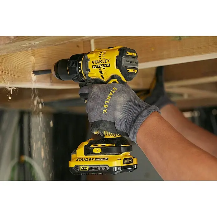 Stanley FatMax Taladro atornillador de batería SFMCD720D2K - 18 V, 2 baterías, 2 Ah, Número de revoluciones de marcha en vacío: 600 r.p.m. - 2.100 r.p.m. - Producto en uso
