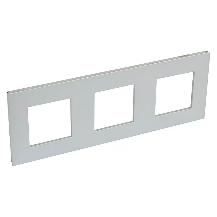 Legrand Valena Next Marco - Aluminio, x 3, Plástico, Montaje en la pared - Vista angular