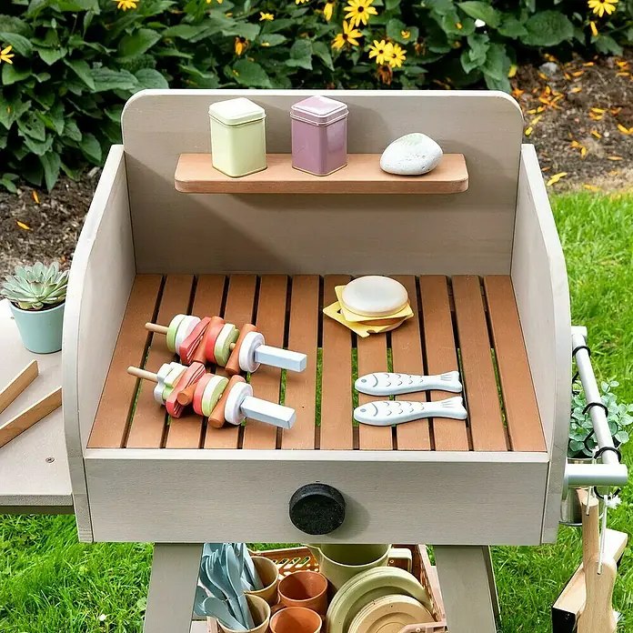 Muddy Buddy Spielgrill BBQ Chef - 68 x 37 x 79 cm, Warmgrau - Stimmungsaufnahme