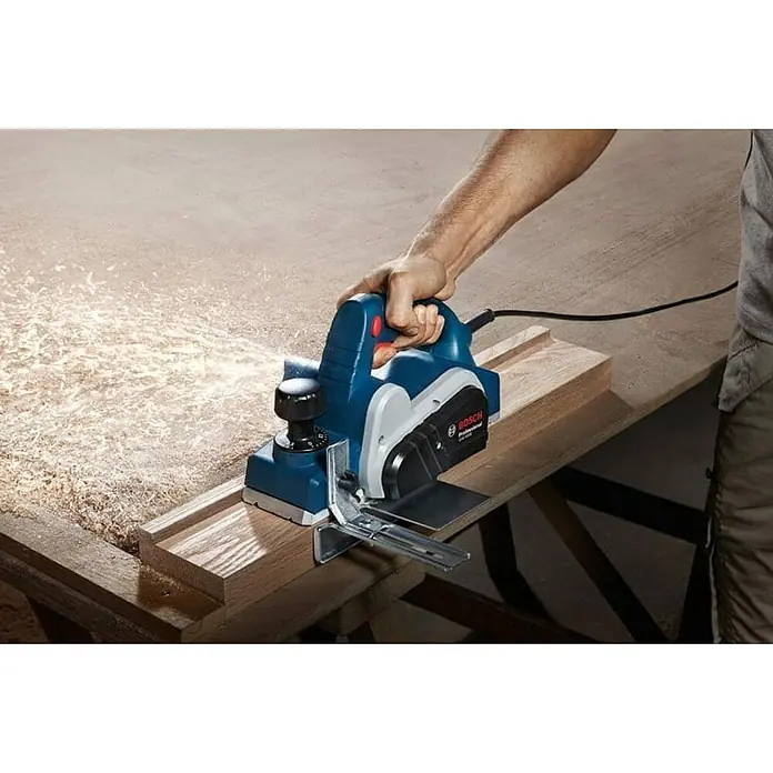 Bosch Professional Električna blanja GHO 6500 - 650 W, 0 okr/min - 16.500 okr/min, 82 mm - Proizvod u upotrebi