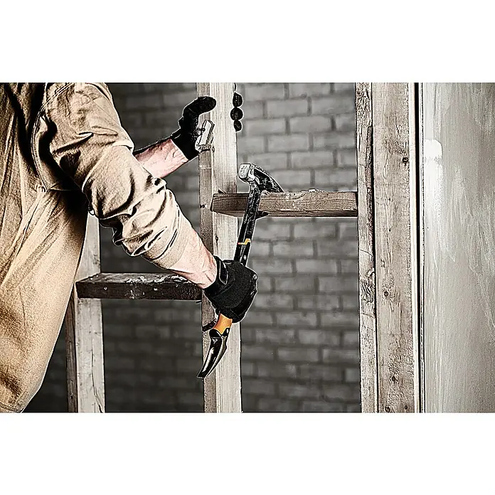 Fiskars Abbruchwerkzeug - 46,2 cm, Stahl gehärtet - Anwendungsbeispiel