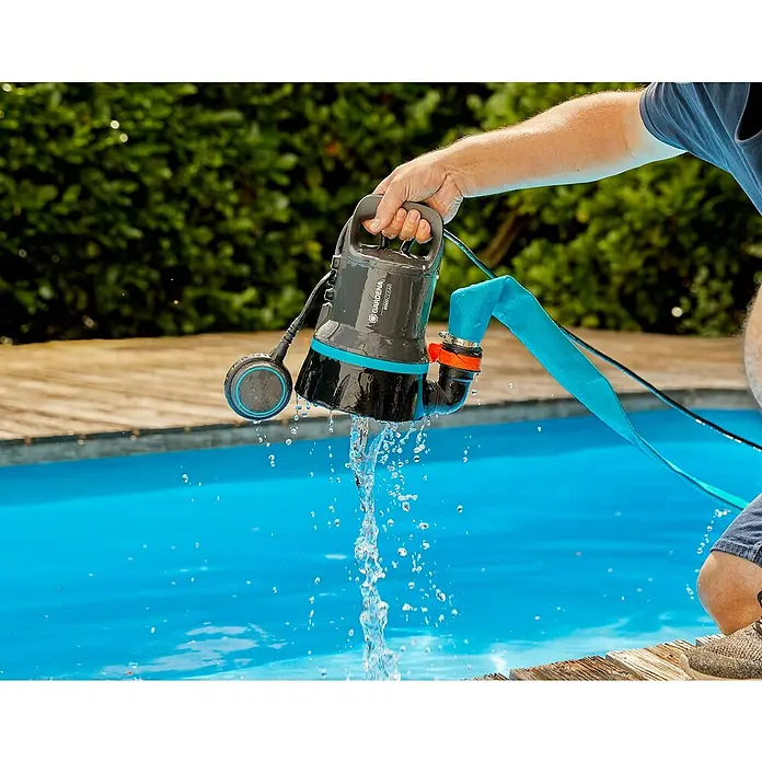Gardena Potopna pumpa za čistu vodu - 300 W, Maksimalni protok: 9.000 l/h - Proizvod u upotrebi