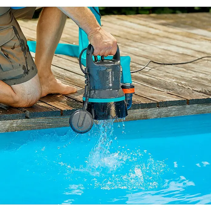 Gardena Potopna pumpa za čistu vodu - 300 W, Maksimalni protok: 9.000 l/h - Proizvod u upotrebi
