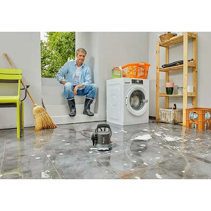 Gardena Potopna pumpa za čistu vodu - 300 W, Maksimalni protok: 9.000 l/h - Proizvod u upotrebi
